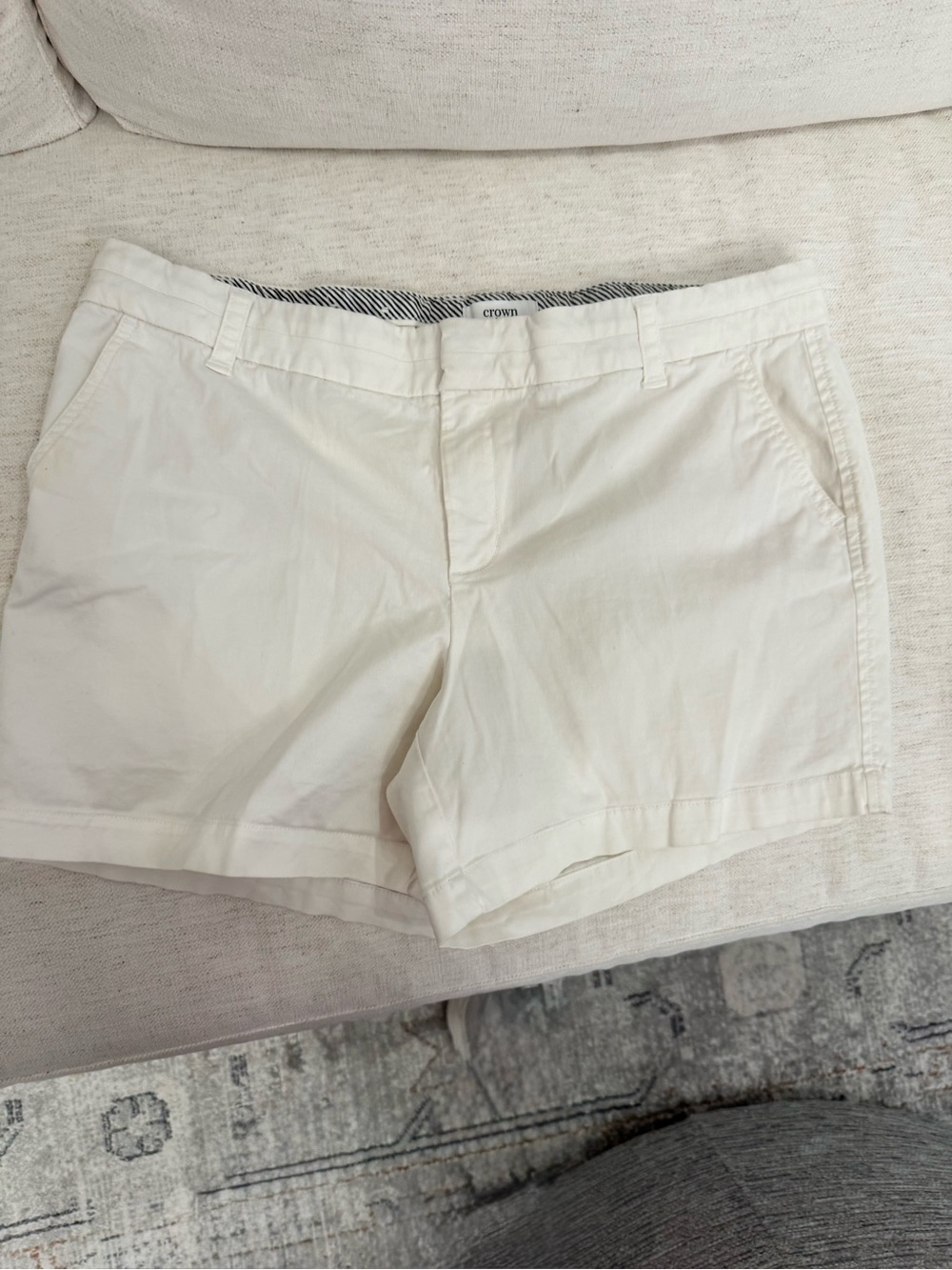 crown & ivy Cream Mid-Rise Women’s Chino Shorts